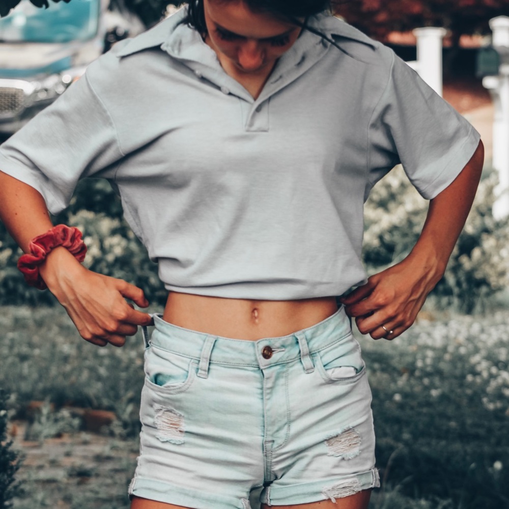 Men’s button up collared shirt, size medium!! $8